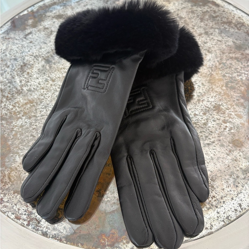 Fndi Black Leather Gloves with Fur Cuff